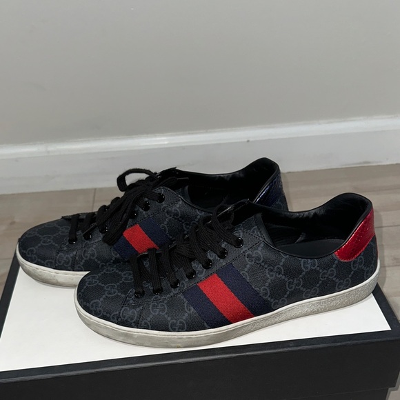 Gucci Men\'s Black and Red Patterned Sneakers